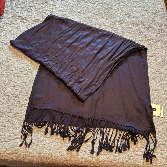 Nine West Scarf Navy Coastal Prep with Fringe Long & Wide 72” x 21” - Picture 7 of 9